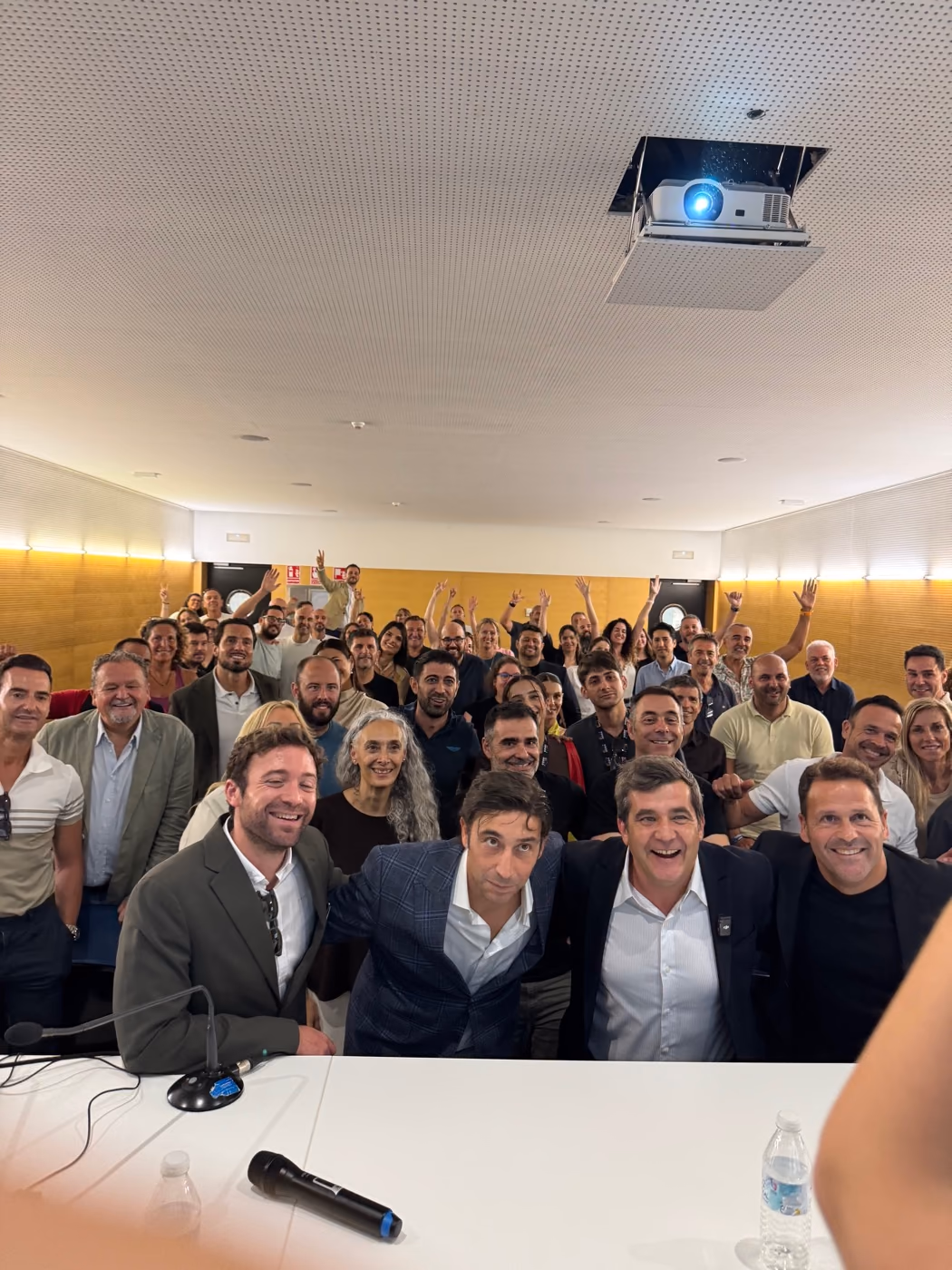 Miembros reunidos en CEM Club Alicante